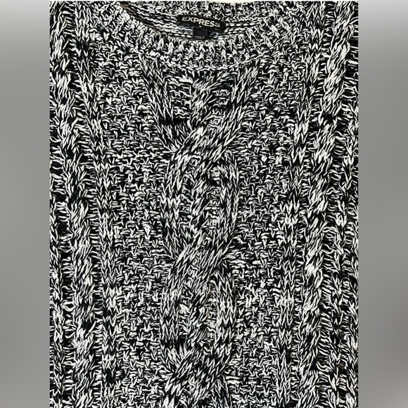Express Women’s Round Neck Chunky Cable Knit Oversized Sweater Black & White XS - Picture 3 of 12